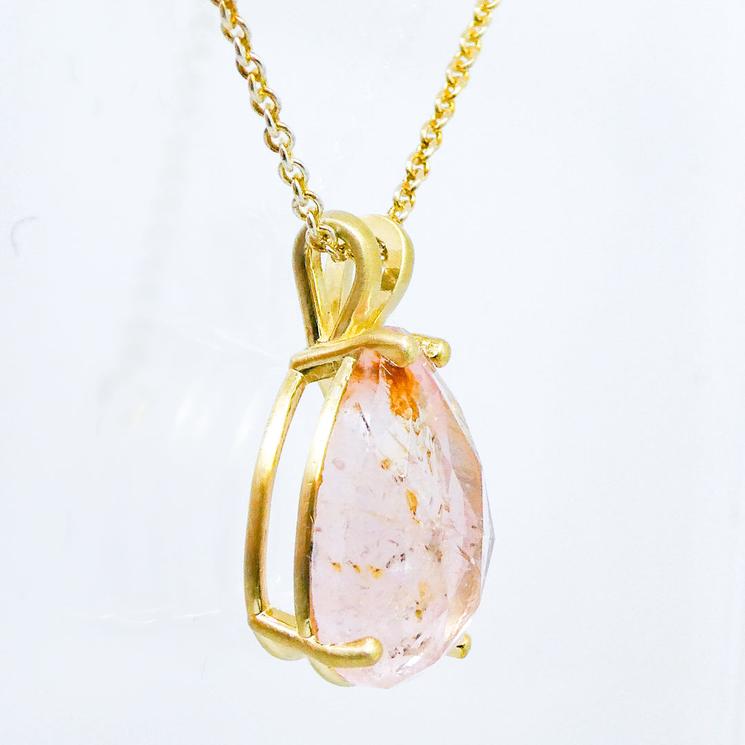 7.64 ct Pear-shaped Morganite Pendant