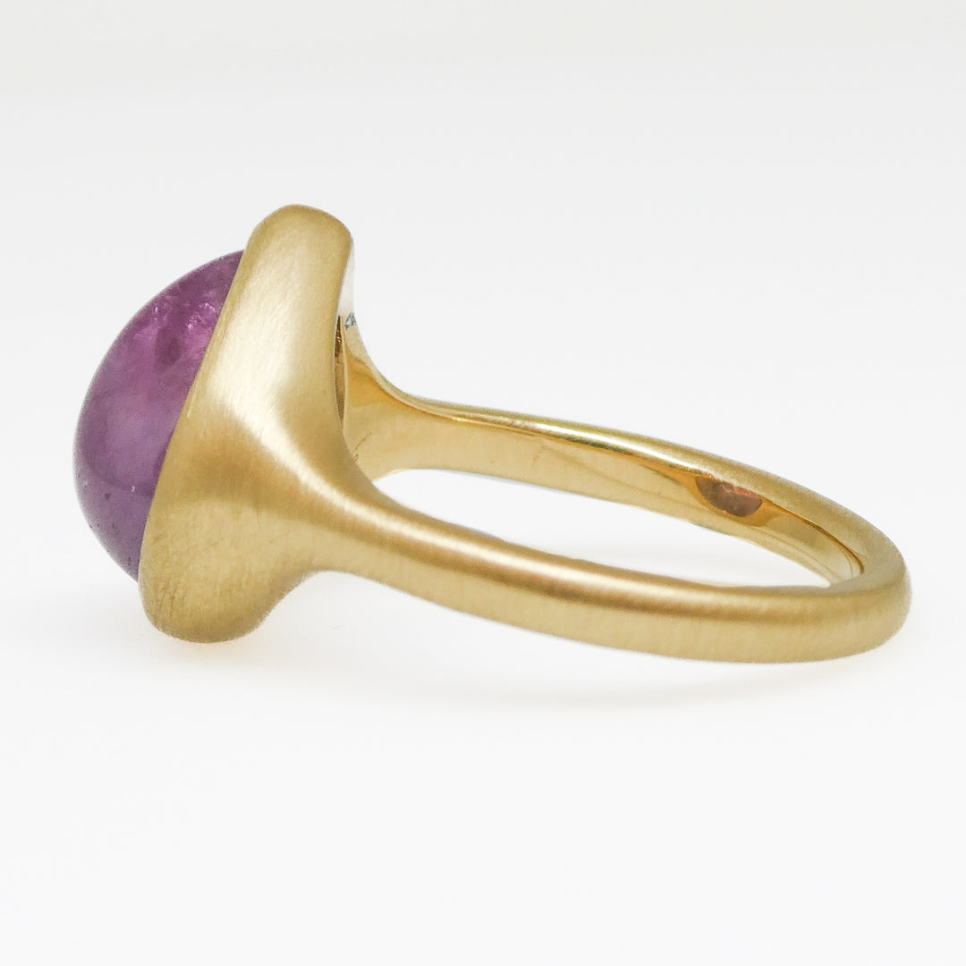 Hand Carved 18KY Gold Ring with Pear-Shaped Sapphire