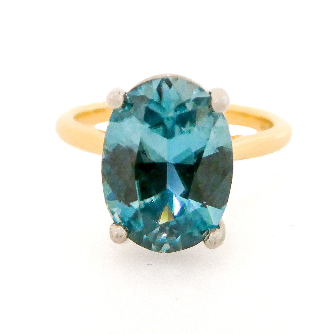 18 Karat Yellow Gold Solitaire Ring with Oval Blue Zircon